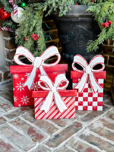 The Round Top Collection Large Classic Red & White Gifts