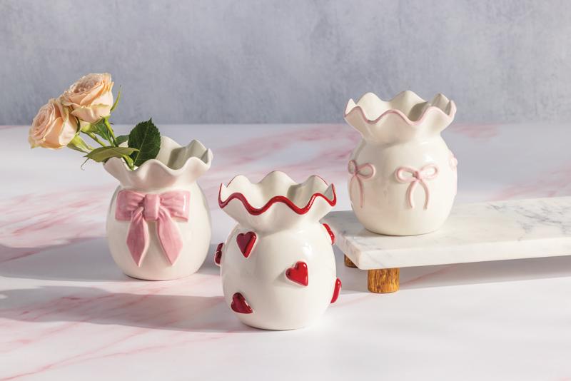 MUD PIE RED HEART RUFFLE BUD VASE