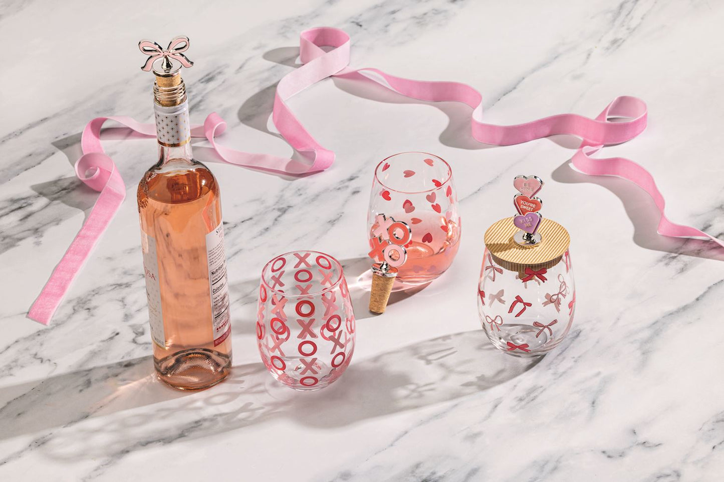 MUD PIE XOXO PATTERN WINE GLASS & STOPPER SET