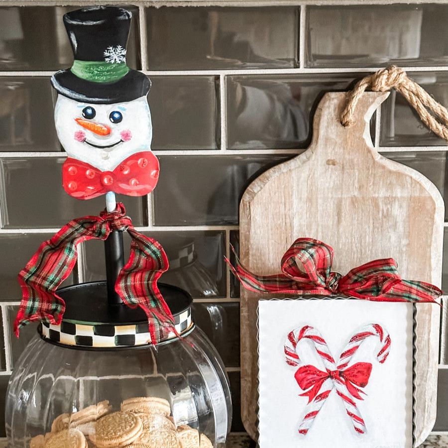 The Round Top Collection Frosty Finial