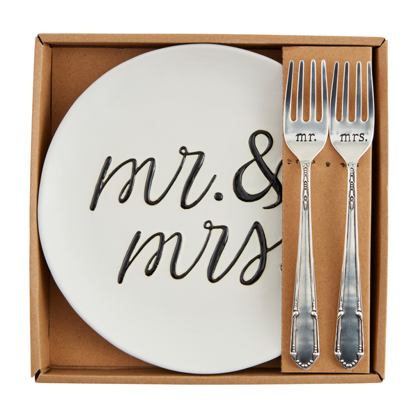 MUD PIE MR. AND MRS. CAKE PLATE SET