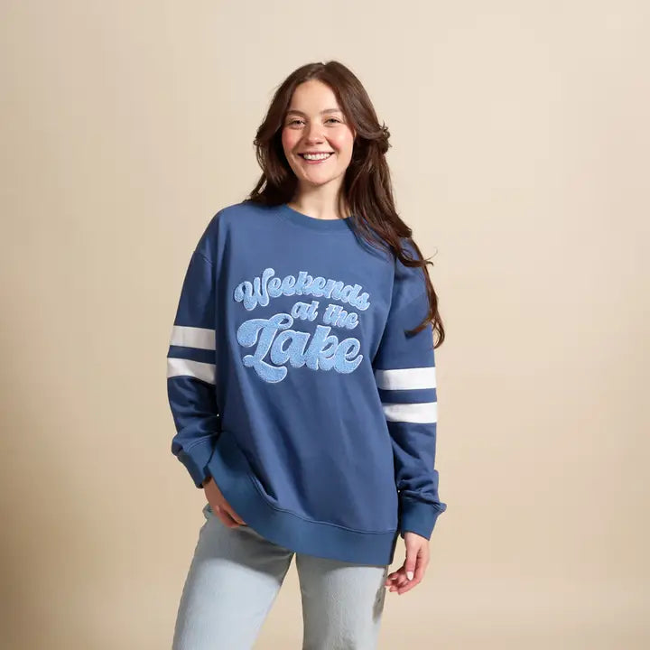 The Darling Effect Oversized Crew–Weekends At the Lake