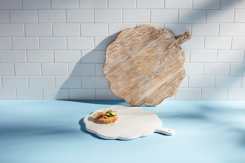 MUD PIE SMALL SCALLOPED WOOD BOARD