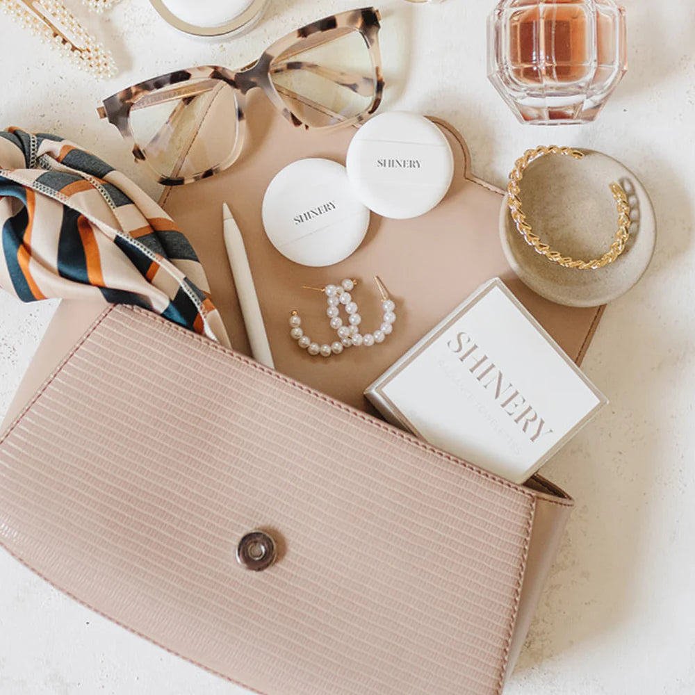 Shinery Radiance Towelettes Quick + easy way to shine on the go