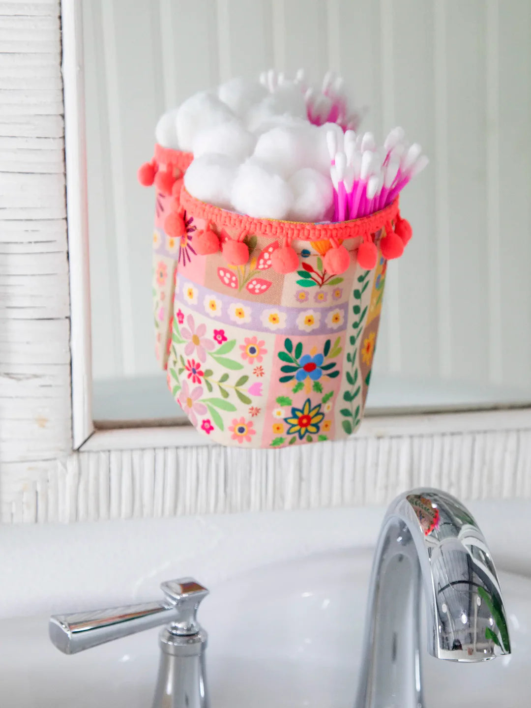 Natural Life Suction Mounted Toothbrush Holder-Pink Folk Flower