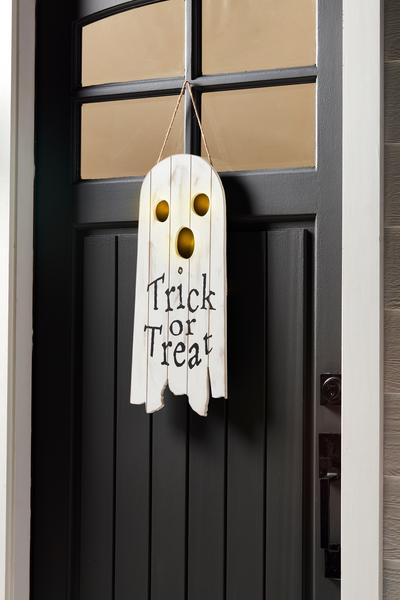 MUD PIE GHOST LIGHT-UP DOOR HANGER
