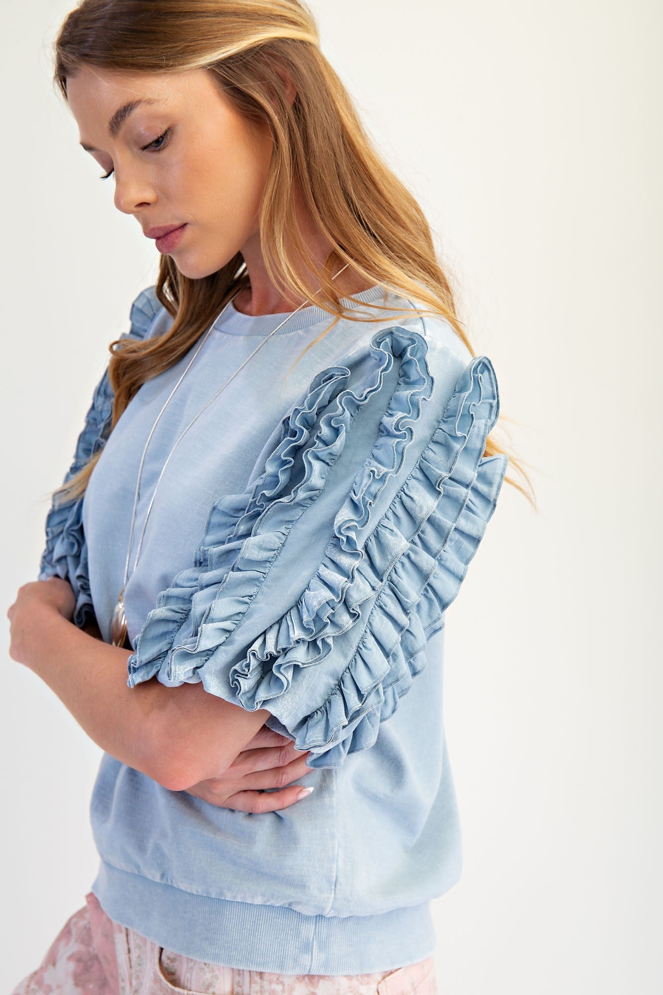 Easel Ruffled Slvs Mineral Washed Top