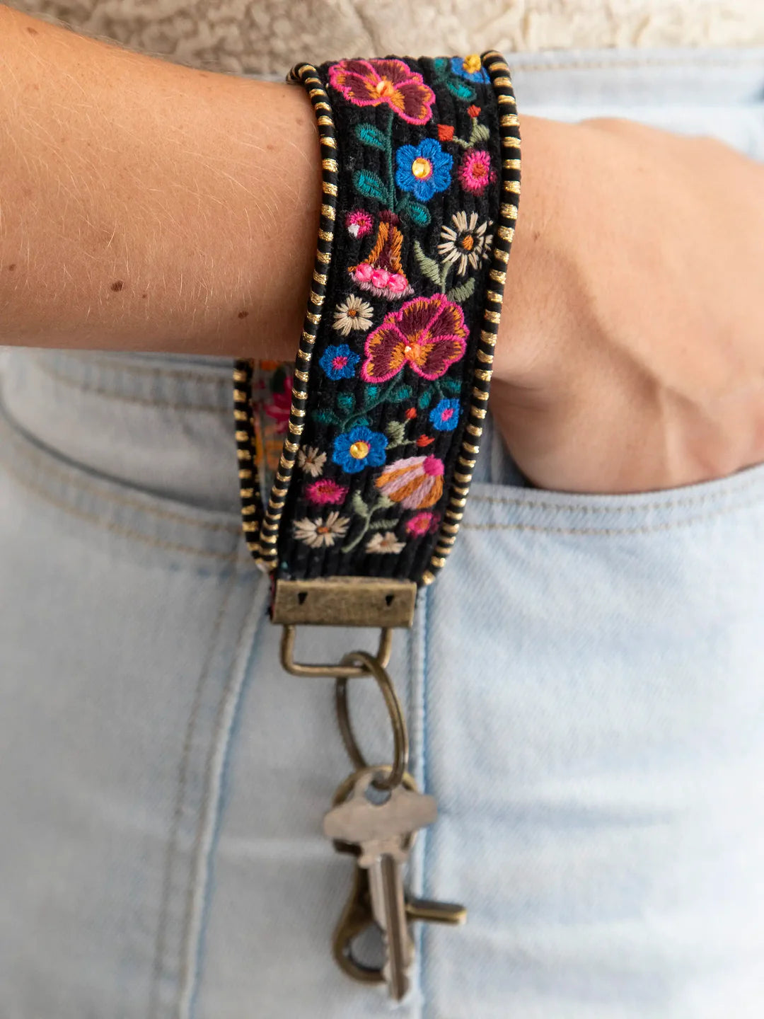 Natural Life Embroidered Key Chain-Black