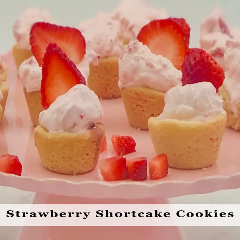 CARMIE'S KITCHEN STRAWBERRIES N' CREAM CHEESECAKE DIP