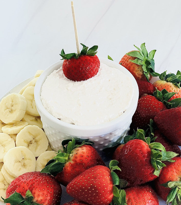 CARMIE'S KITCHEN STRAWBERRIES N' CREAM CHEESECAKE DIP