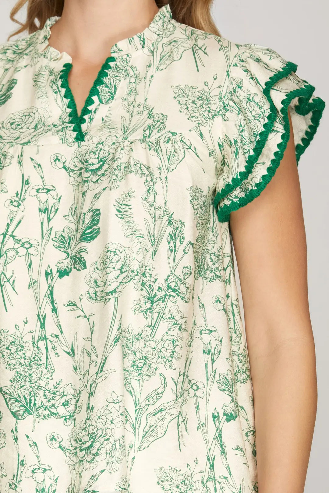 SHE + SKY RUFFLE SLEEVE WITH CONTRAST STITCH PRINTED WOVEN TOP-GREEN
