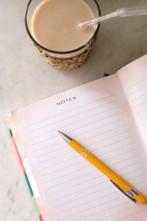 A Year of God's Goodness:A Prayer & Praise Tracker For Women