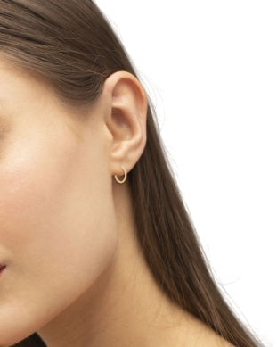 KENDRA SCOTT KEELEY HUGGIE EARRINGS