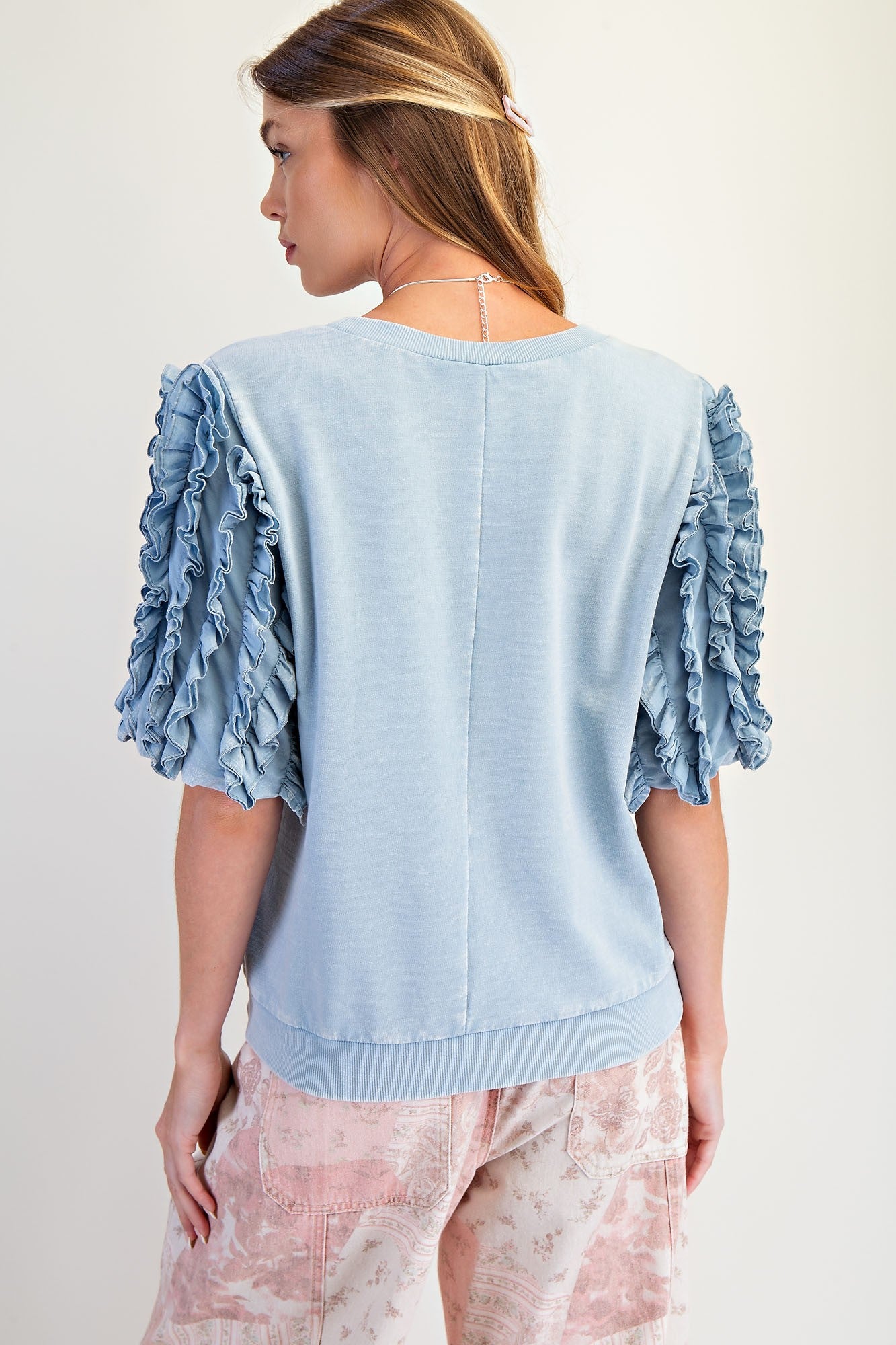 Easel Ruffled Slvs Mineral Washed Top