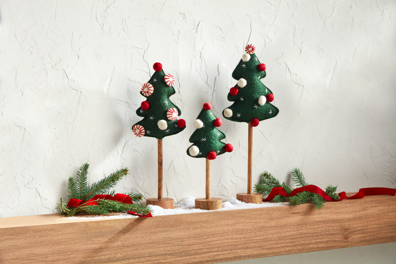 MUD PIE MEDIUM FELTED POM TREE SITTER