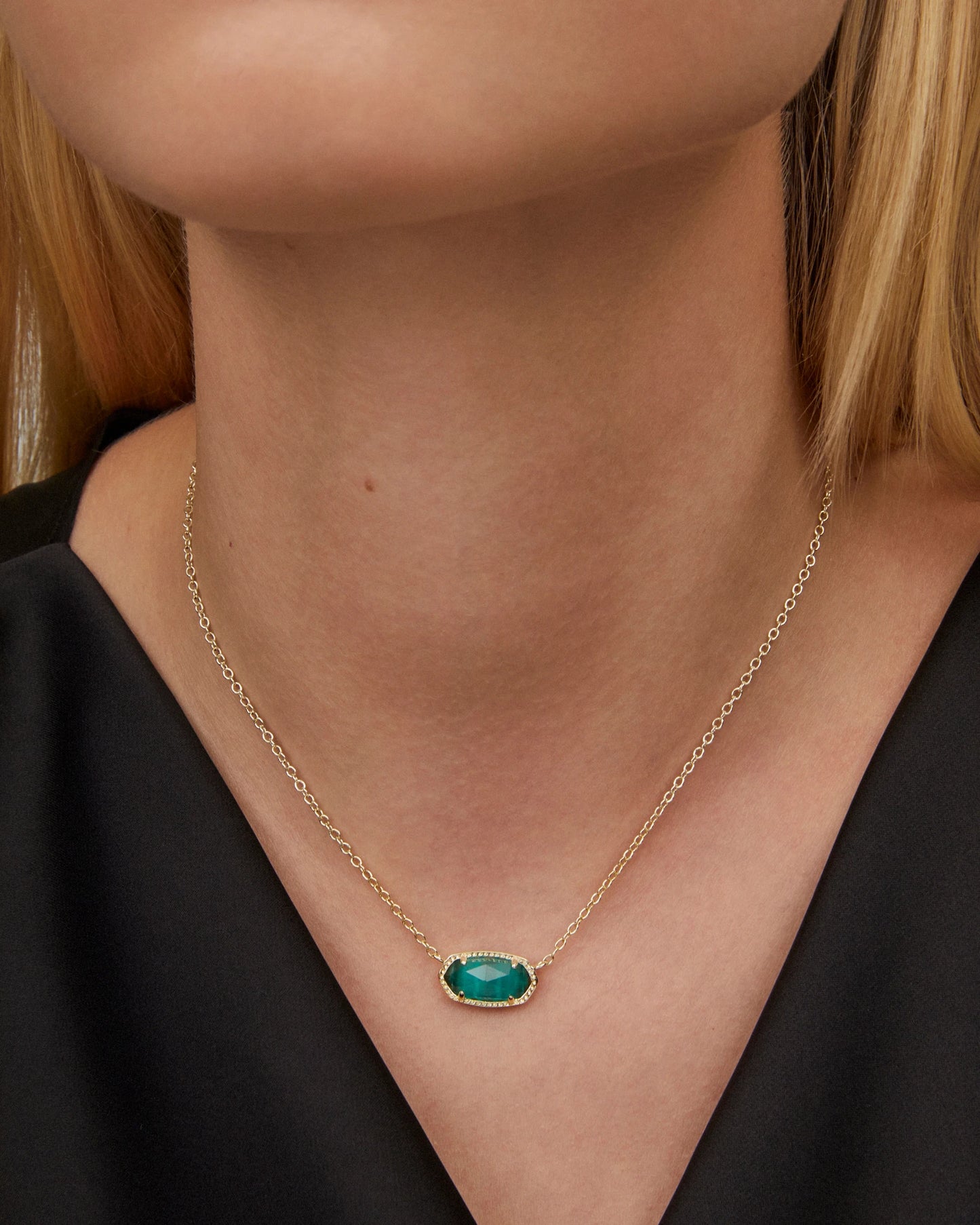 Kendra Scott Elisa Gold Pendant Necklace in Emerald Cat’s Eye