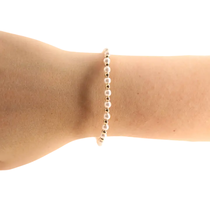 Beaded Blondes Luci Pearl Bracelet in Gold