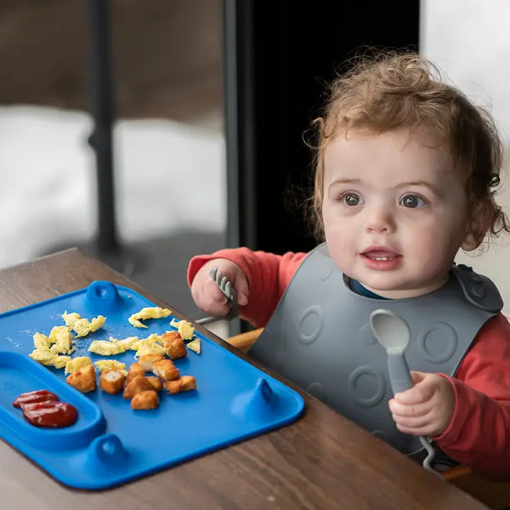 Busy Baby Stop-Drop Travel Bib+ Utensils-Pewter