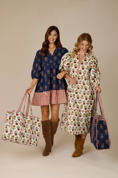 MUD PIE WHITE QUILTED BLOCK PRINT TOTE