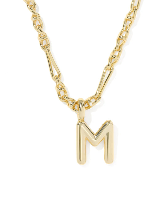 KENDRA SCOTT BUBBLE LETTER M SHORT PENDANT NECKLACE GOLD