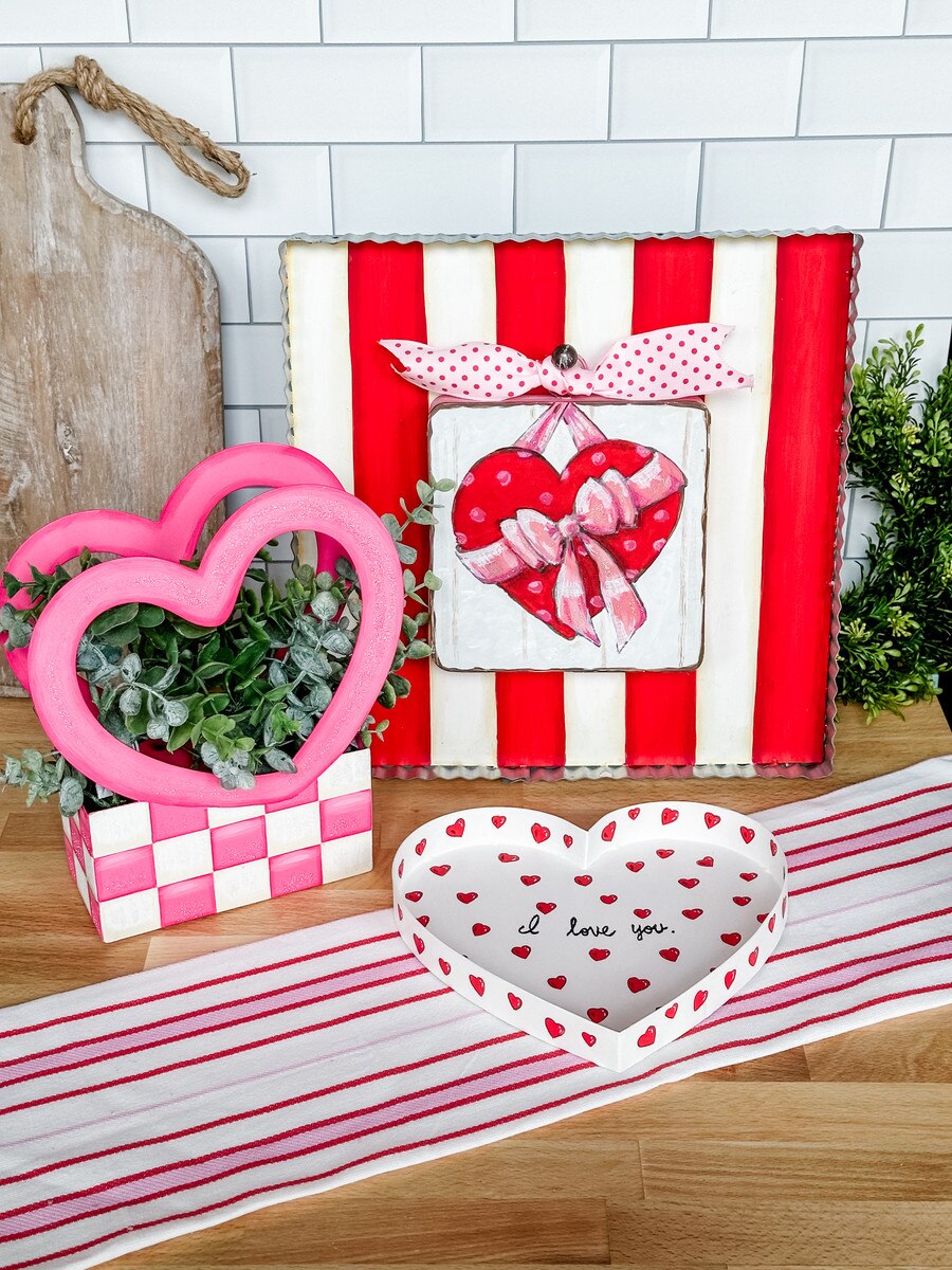 The Round Top Collection Mini Polka Dot Heart Print