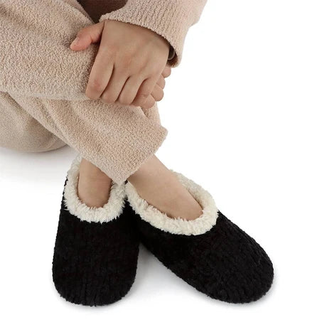 Snoozies! Womens Teddy Bear Faux Fur Slipper With Memory Foam Sole Black