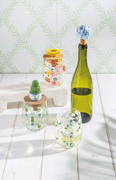 MUD PIE HYDRANGEA WINE GLASS & TOPPER SET
