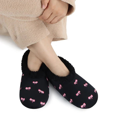 Snoozies! Womens Embroidered Bow-Utiful Slipper With Memory Foam Sole Black