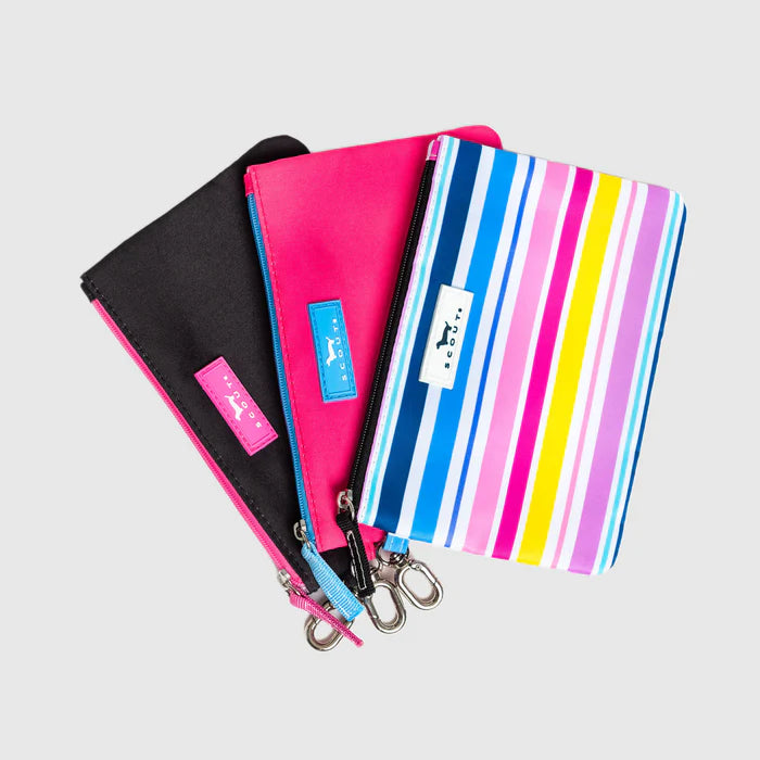 SCOUT THE CARLY POUCH-STRIPE A POSE