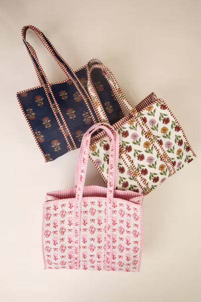 MUD PIE WHITE QUILTED BLOCK PRINT TOTE