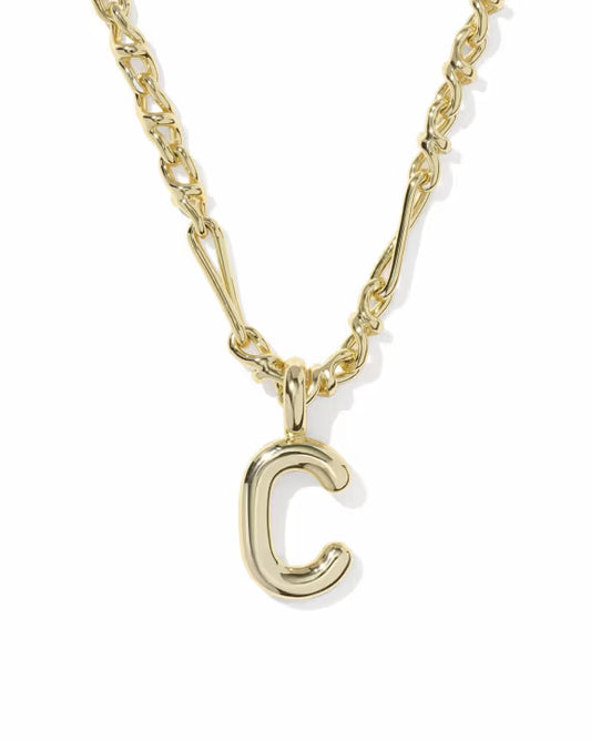 KENDRA SCOTT BUBBLE LETTER C SHORT PENDANT NECKLACE GOLD
