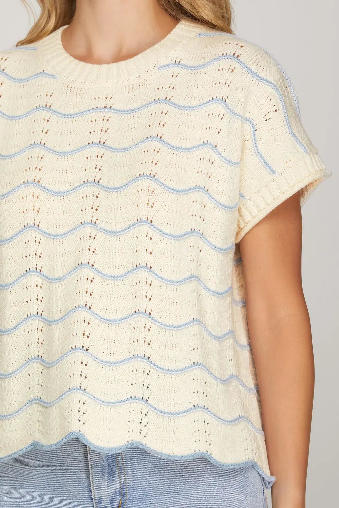 SHE + SKY DROP SHORT SLEEVE SCALLOP STRIPED PATTERN KNIT SWEATER TOP