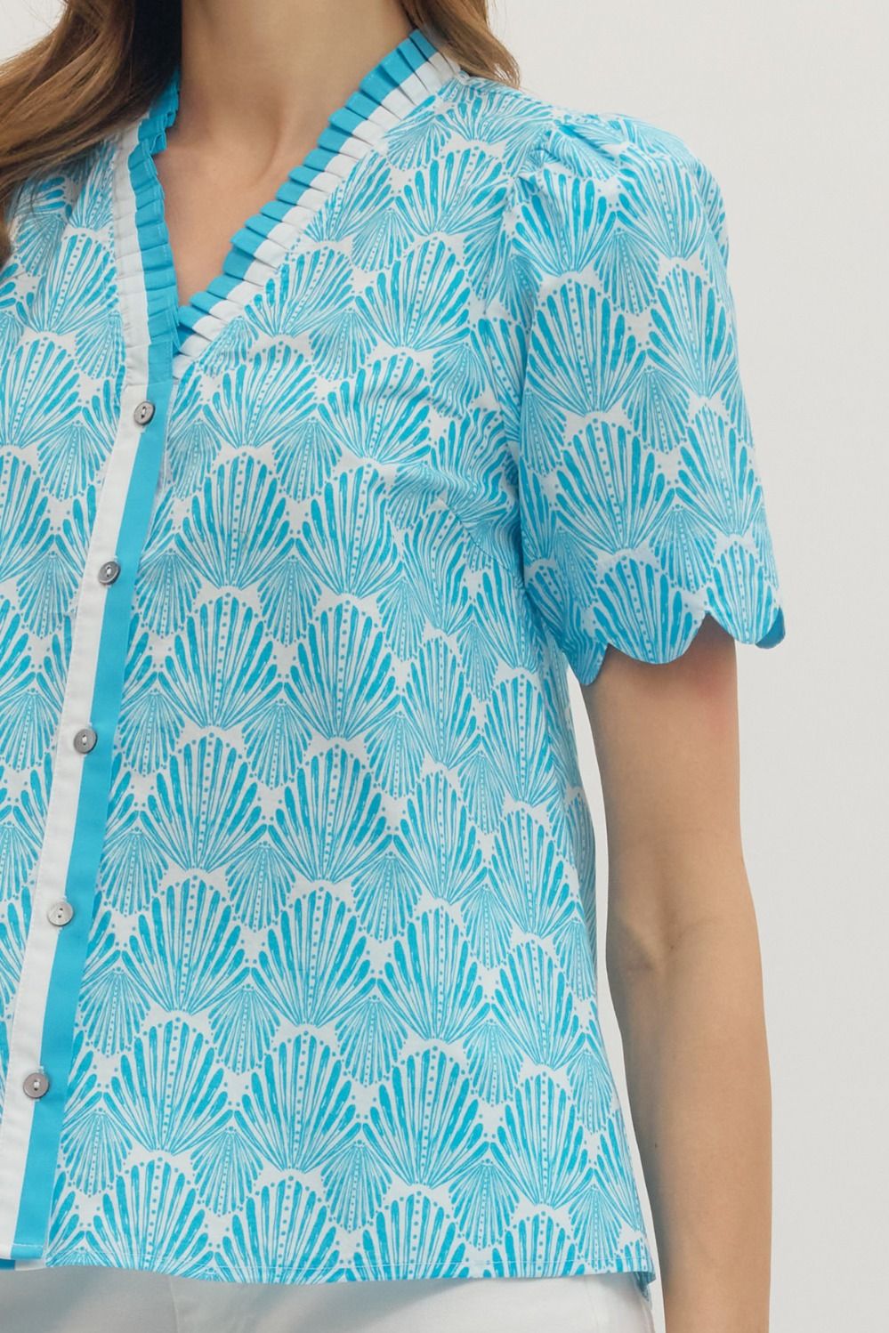 Entro Geometric Print Pleated Band V-Neck Short Sleeve Top