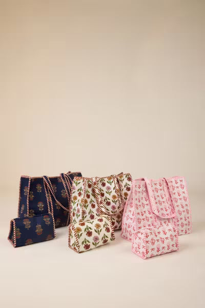 MUD PIE WHITE QUILTED BLOCK PRINT TOTE