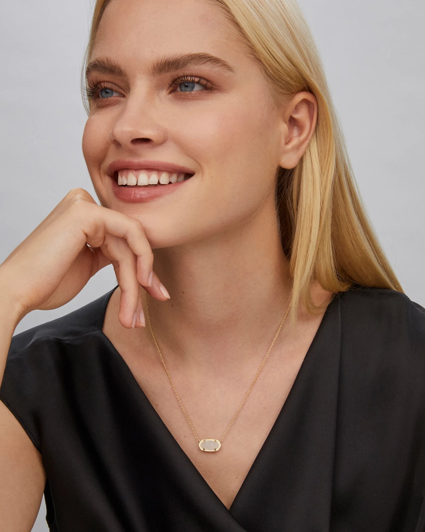 Kendra Scott Elisa Gold Pendant Necklace in Iridescent Drusy
