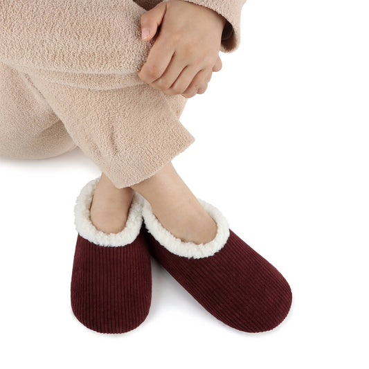 Snoozies! Womens Solid Corduroy Slipper With Memory Foam Sole Cabernet