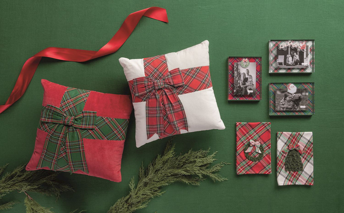 MUD PIE SANTA TARTAN ACRYLIC MAGNET FRAME