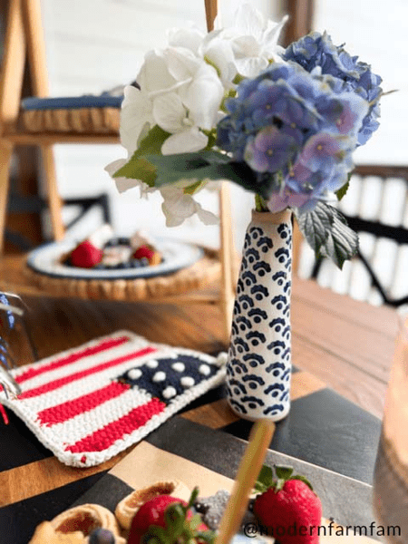 MUD PIE AMERICANA FLAG CROCHET POT HOLDER