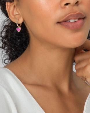 KENDRA SCOTT ARI HEART HUGGIE EARRINGS GOLD IRIDESCENT DRUSY